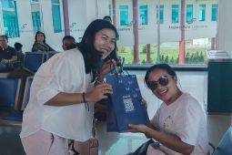 Maskapai Penerbangan Garuda Indonesia berbagi produk UMKM lokal Maluku