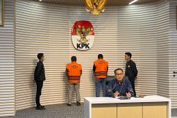 KPK kembali tahan dua tersangka baru di kasus Bupati Labuhan Batu