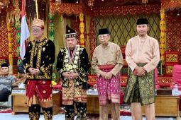 Ketua DPRD Hadiri Penganugerahan Adat Melayu Jambi Kepada Ahmadi Noor Sup