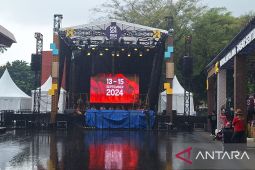 Rapai Aceh hipnotis pengunjung Taman Mini Indonesia Indah