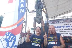 Seniman Berlin sambut Anies dengan patung dari suku cadang motor bekas