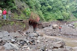 BPBD Probolinggo lakukan asesmen usai longsor di Desa Negororejo