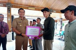 Pemkab Batanghari berikan bantuan alsintan ke petani