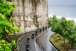Tips Berkendara Sepeda Motor di Musim Hujan