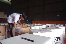 KPU Ponorogo lakukan pengesetan dan pengepakan logistik Pemilu
