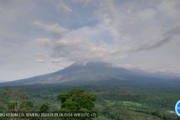 Gunung Semeru erupsi, terekam getaran banjir lahar dingin