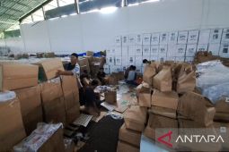 KPU Cianjur pastikan pengiriman logistik aman dengan plastik rangkap