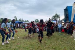 Sosialisasi, Pilar 08 Lumajang gelar Bantengan dan bagi-bagi susu
