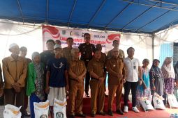 Belitung salurkan beras kepada ribuan masyarakat rawan pangan dan gizi