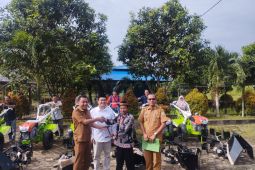 SKK Migas-PetroChina bantu enam unit traktor ke petani Tanjab Timur