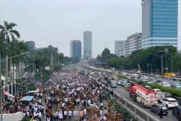 Polisi tertibkan massa APDESI karena blokade tol dalam kota