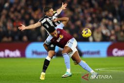 Newcastle diterpa kabar buruk, bek tengah Fabian Schar bakal absen tiga bulan