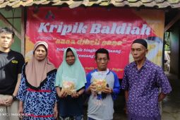 Pengemis viral "A kasihan A..." asal Bogor dibantu usaha keripik singkong