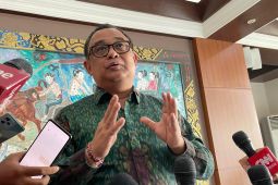 Mahfud tunjukkan tata krama ketimuran yang baik