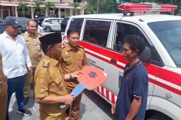Pemprov-Sulteng serahkan delapan ambulans untuk yayasan keagamaan