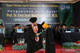 Resmi di Kukuhkan, Profesor Eries Guru Besar Perempuan Pertama di UBB