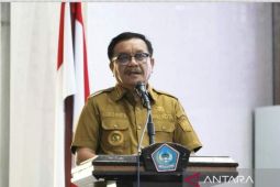 Pemkot serahkan sertifikat retribusi tanah di Bitung