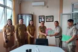 BPN/ATR serahkan 31 sertifikat tanah ke Pemkot Tomohon