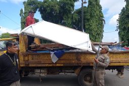 Bawaslu Ponorogo tertibkan ribuan APK langgar aturan