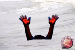 Polisi evakuasi satu pria yang mau bunuh diri di Penjaringan
