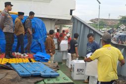 KPU Sumenep distribusikan logistik pemilu ke Masalembu