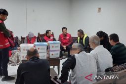 Tim PMI distribusikan paket kebersihan untuk sejumlah pengungsi Gaza