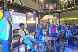 Sejumlah warga Tangsel nobar debat capres bersama TPN Ganjar-Mahfud