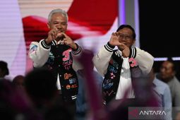 Ganjar-Mahfud kenakan jaket varsity, apresiasi sikap civitas academica