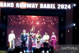 Putri GRI 2022 semangati peserta Grand Runway Babel 2024