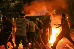 Bentrokan saat aksi protes di Argentina lukai 60 orang