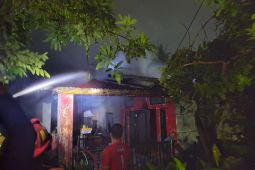 Kebakaran landa Balikpapan di tengah hujan