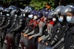14 polisi perbatasan Myanmar melarikan diri ke Bangladesh