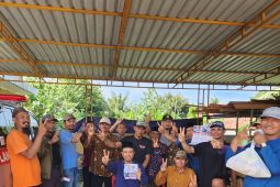 Pose dua jari, Kades di Serang dilaporkan ke Bawaslu