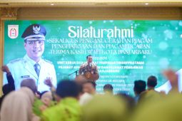 Wali Kota Banjarbaru beri penghargaan kepada ratusan pejabat