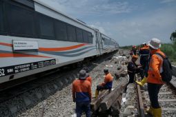 Jalur kereta api yang tergenang banjir di Grobogan sudah bisa dilintasi