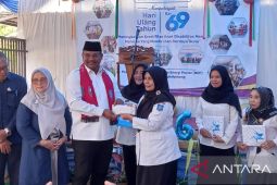 Pj Gubernur berikan kado siswa disabilitas YPAC Pangkalpinang