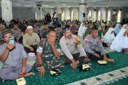 Umat Islam  Jayapura memperingati Isra Mikraj di Masjid Raya Baiturrahim