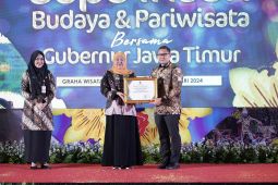 Pj Wali Kota Batu terima penghargaan pendukung pariwisata terbaik
