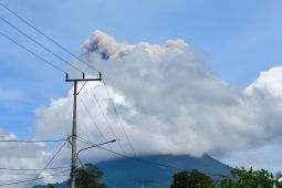 Gunung Ibu meletus lontarkan abu vulkanik setinggi satu kilometer