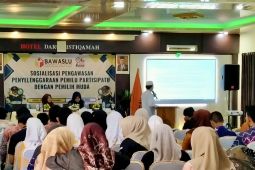 Bawaslu-MUI HST ajak pemilih pemula tolak politik uang