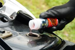 Lima dampak buruk mengisi oli terlalu banyak