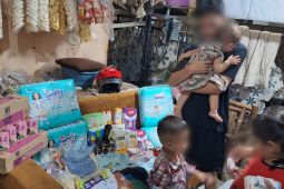 Kementerin Sosial beri bantuan pada 2 balita piatu di Cikarang Barat