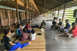 Masyarakat Dayak Taman Kapuas libur berladang sehari saat Pemilu 2024