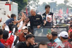 Ganjar-Mahfud keliling kota solo bareng warga usai Hajatan Rakyat di Benteng Vastenburg