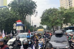 Ribuan pendukung Anies-Muhaimin padati jalur menuju JIS
