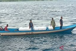 Dua distrik di Raja Ampat angkut logistik gunakan perahu
