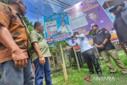 Bawaslu Manokwari tertibkan alat peraga kampanye peserta pemilu