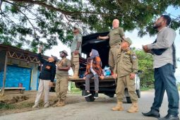 Bawaslu PBD-Satpol PP bersihkan APK di enam kabupaten dan kota
