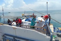 Distribusi logistik pemilu ke Gili Ketapang gunakan dua kapal