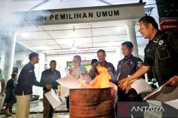 KPU Manokwari musnahkan 14.739 surat suara pemilu rusak